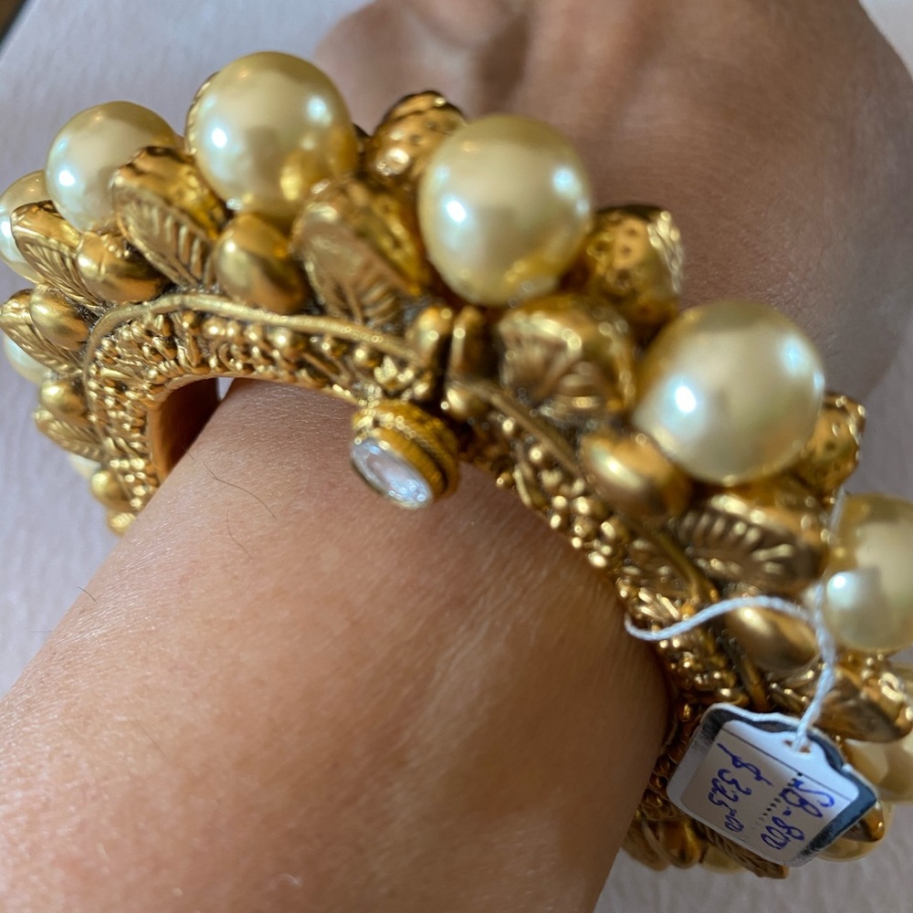 Gold & cultured pearl bracelet